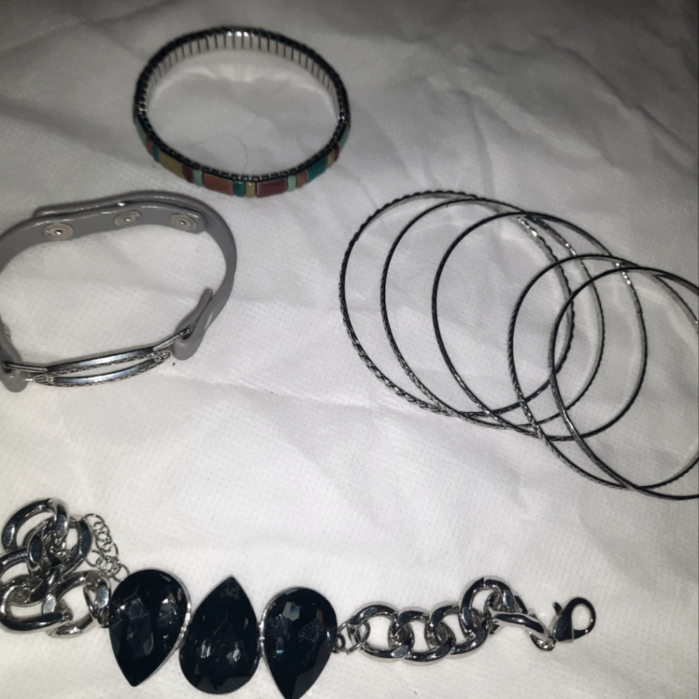 Multiple Bracelets-all included